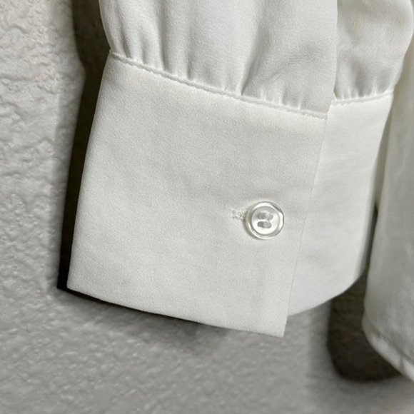 Chico's White Sheer Tunic Ruffles Around Neck Size 1 Or US M/8 - Picture 10 of 10